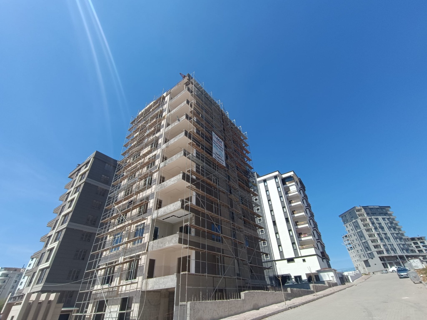 KARAKÖPRÜ GÜZELŞEHİR DOĞUKENTTE 2 BLOKLU SİTEDE TEKLİ DAİRE 4+1 ODALI