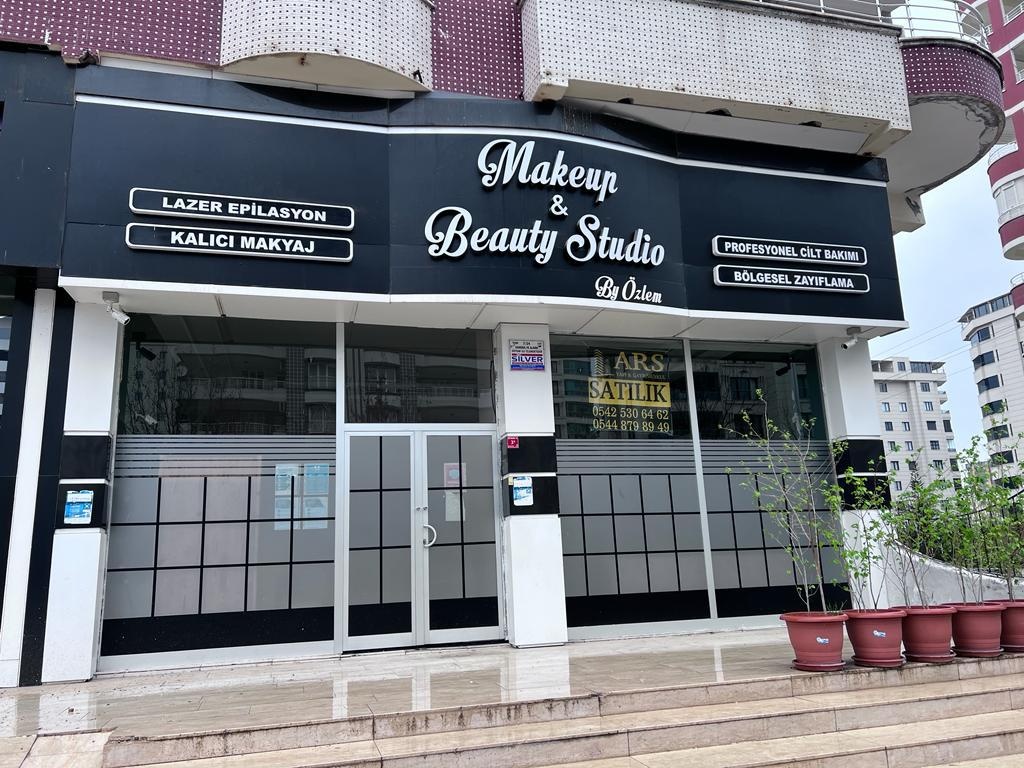 KARAKÖPRÜ NAR KAVŞAĞINDA MERCAN SİTESİ ALTINDA 3 KATLI SATILIK DÜKKAN