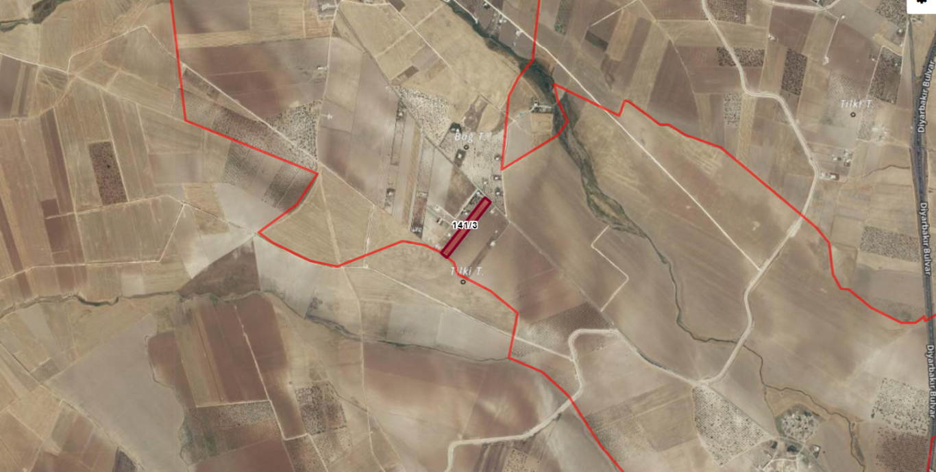 KARAKÖPRÜ AŞAĞIÇİFTLİKTE TARLA 11.975 M2 2.100 TLM2