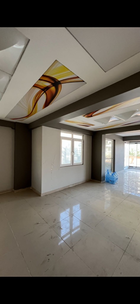 KARAKÖPRÜ 35 M.YOLUNDA OSKAR SİTESİ ALTINDA DÜKKAN 3 KATLI 600 M2