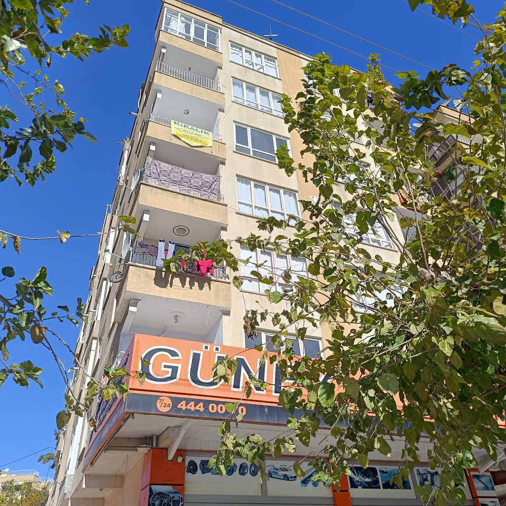 İPEKYOLU GÜNEY OTO CAM ÜSTÜNDE 4.KAT NO:12  2+1 ODALI KİRALIK DAİRE