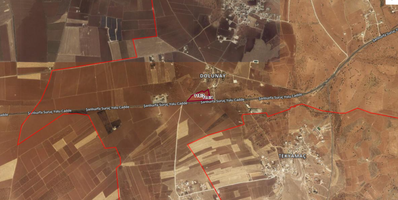 KARAKÖPRÜ DOLUNAYDA SURUÇ YOLUNDA TEPE TESİSLERİ BİTİŞİĞİ TARLA 2 ADET