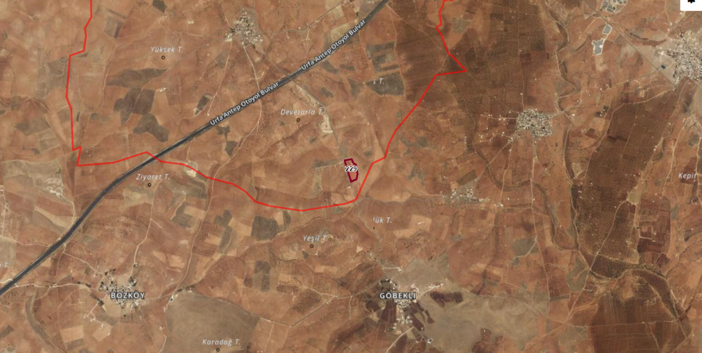 KARAKÖPRÜ YUKARIKOŞMADA TARLA 28.600 M2 350 TLM2