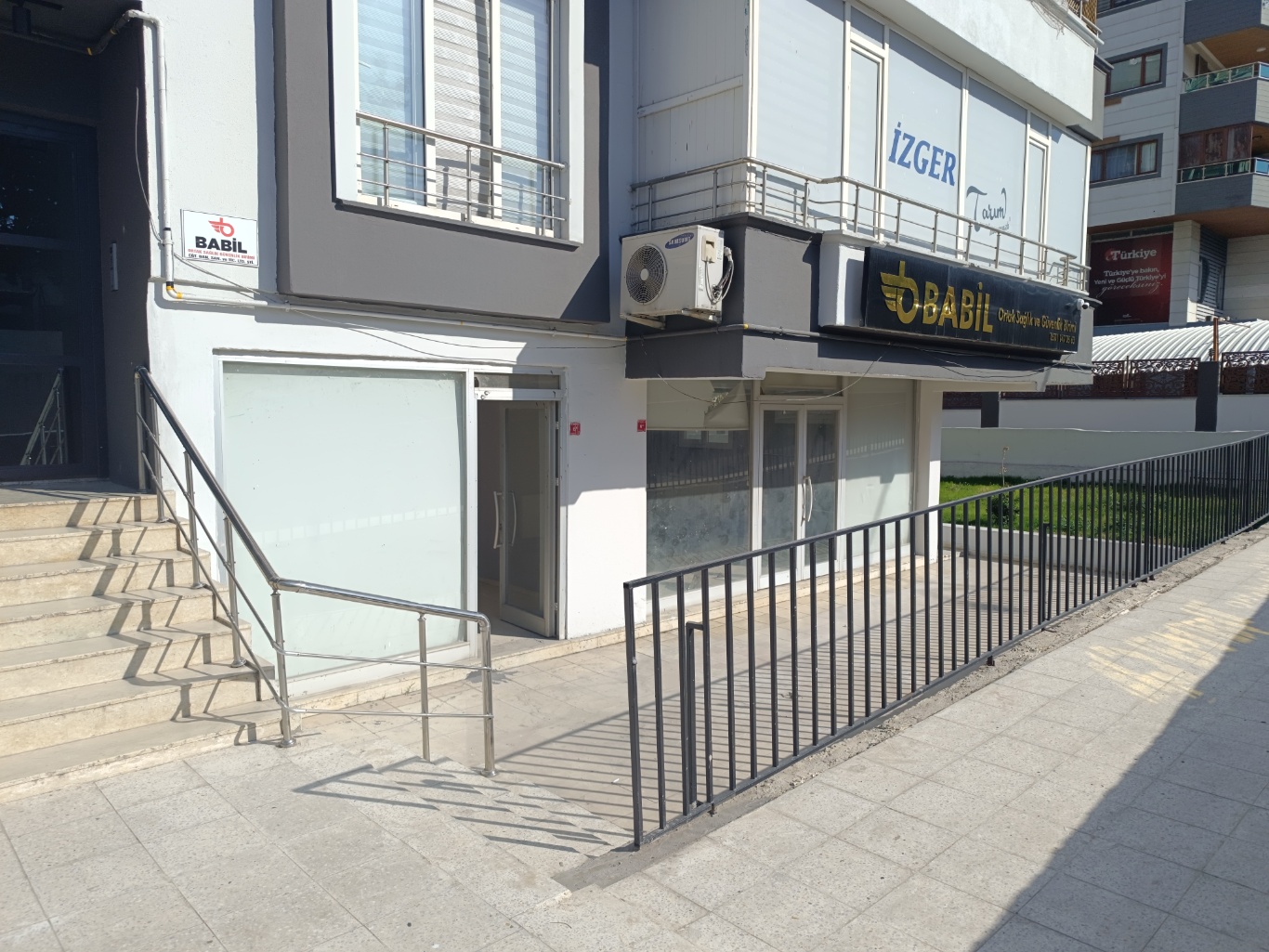 KARAKÖPRÜ ÇEVİKKUVVET NİMET CANBAZ AİLE SAĞLIĞI MERKEZİ KARŞISINDA SATILIK 2 ADET DÜKKAN