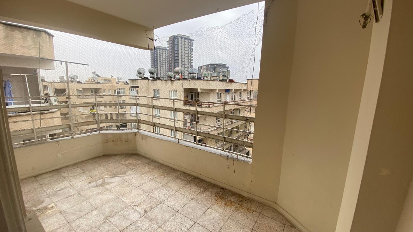 ESENTEPE TAT PASTANESİ KARŞISI 5.KAT 3+1 ODALI KİRALIK DAİRE