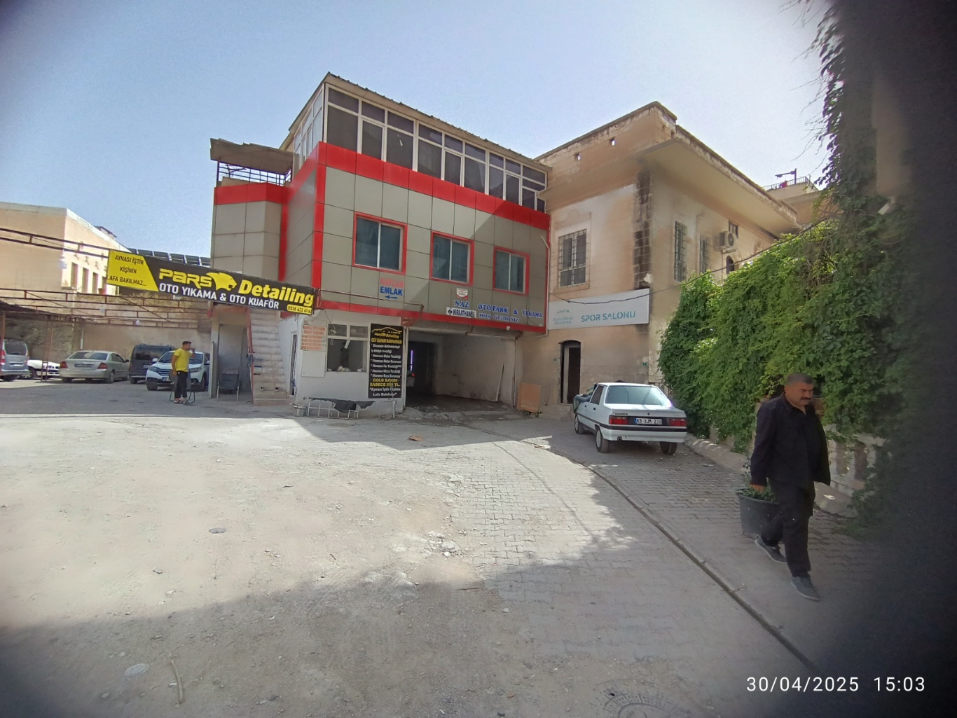 YUSUFPAŞADA EMEK SİNEMASI ARKASINDA SATILIK OTOPARK