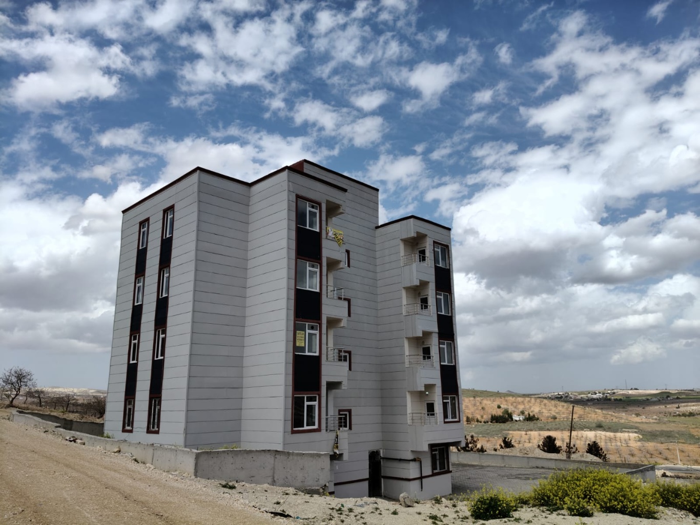 KARAKÖPRÜ BATIKENTTE SATILIK 1+1 ODALI DAİRE