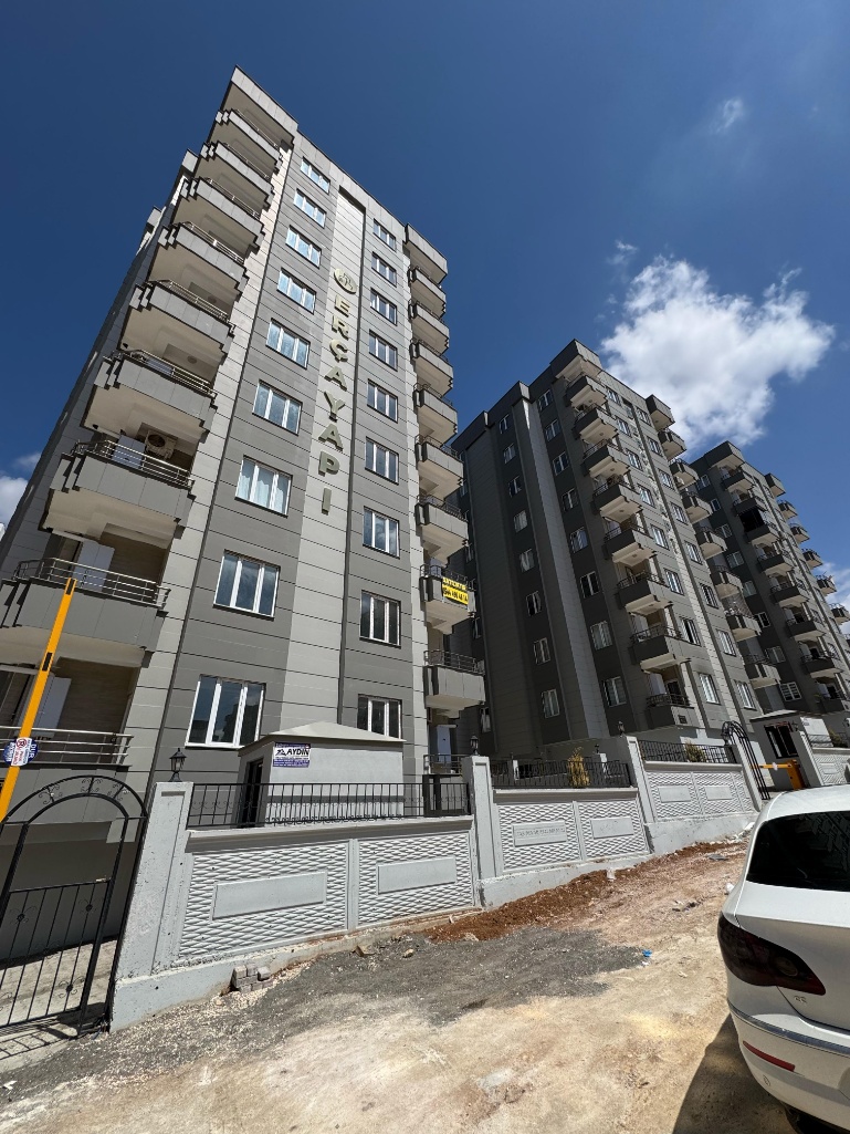 BATIKENTTE FUAR ARKASI SATILIK 2+1 ODALI AMERİKAN MUTFAKLI DAİRELER