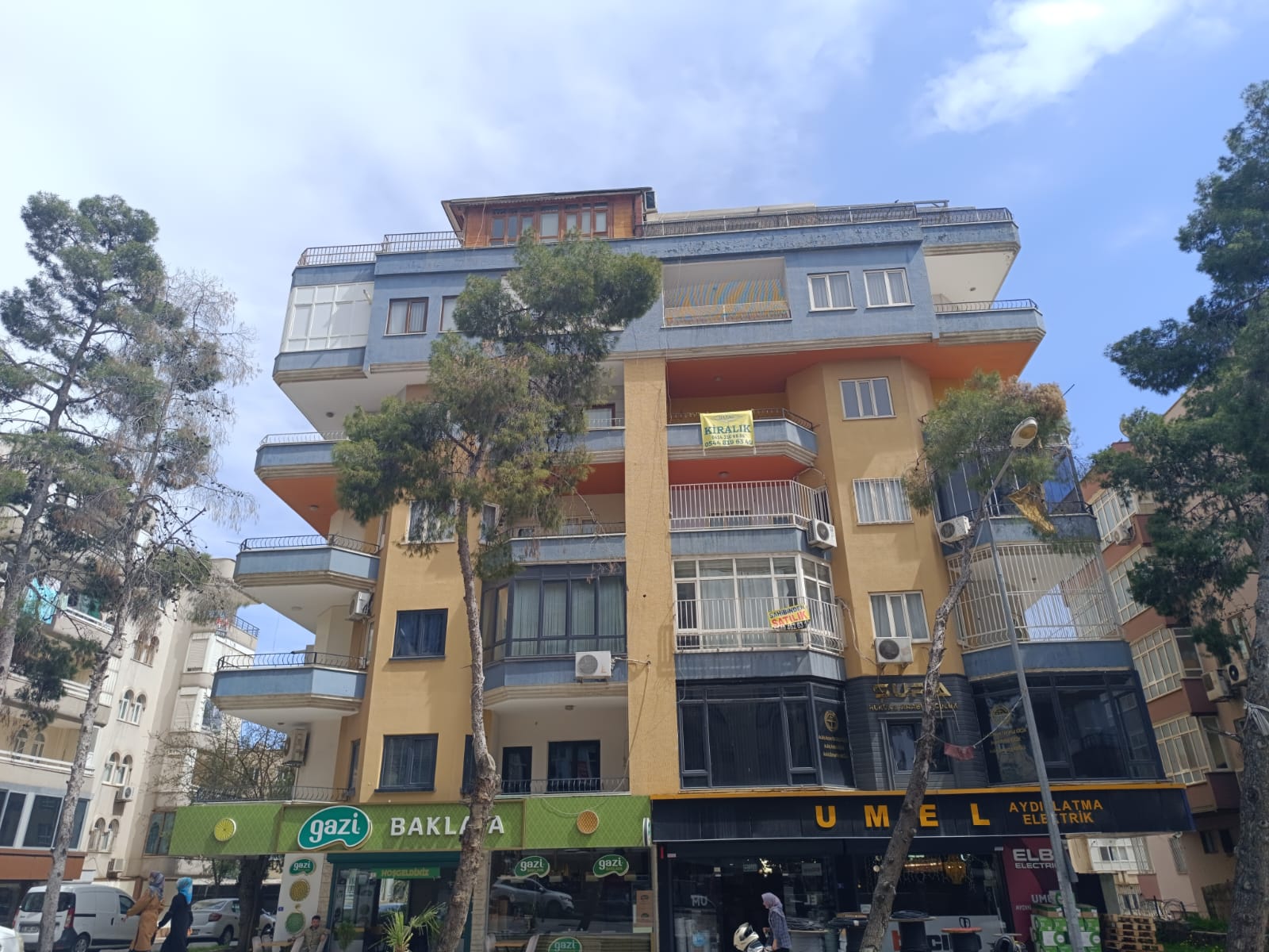 UÇAKSAVAR MEYDANINDA UMEL ELEKTRİK ÜSTÜNDE 4+1 ODALI 4. KAT KİRALIK DAİRE