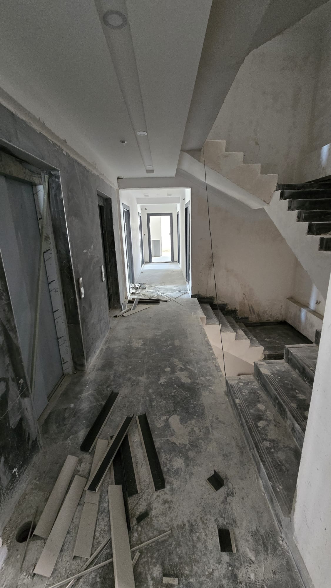 KARAKÖPRÜ SEYRANTEPE MUHARLIĞI ARKASINDA 1. KAT 1+1 ODALI SATILIK DAİRE 