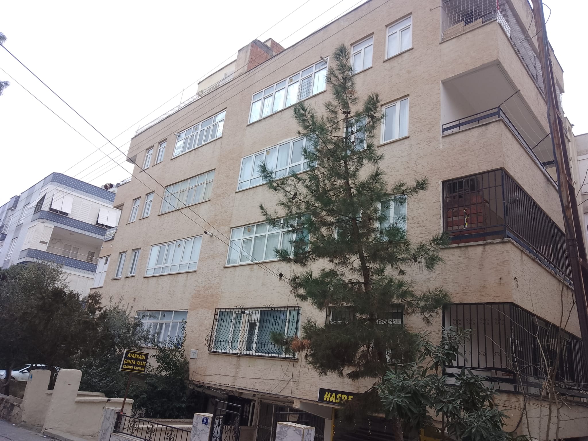 VALİKONAĞI CAMİSİ YANINDA 3.KAT 2+1 ODALI SATILIK DAİRE
