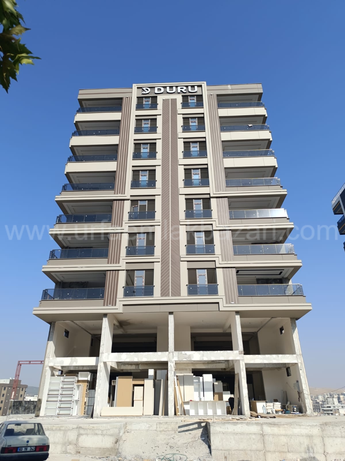 ÇARDAKLIKAYA BULVARINDA  35 METRE YOL ÜZERİ DURU İNŞAATTA SATILIK DAİRE 