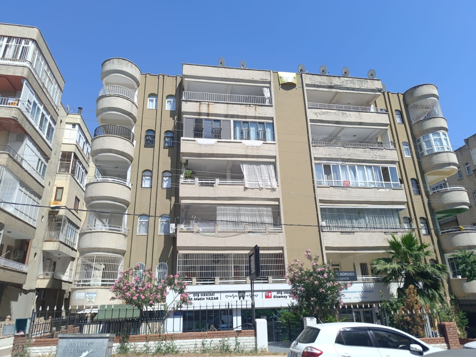 VALİKONAĞI ÇAY BAHÇESİ KARŞISI ARÇELİK YETKİLİ SERVİSİ YANINDA 5.KAT 180 M2 3+1 ODALI SATILIK DAİRE 