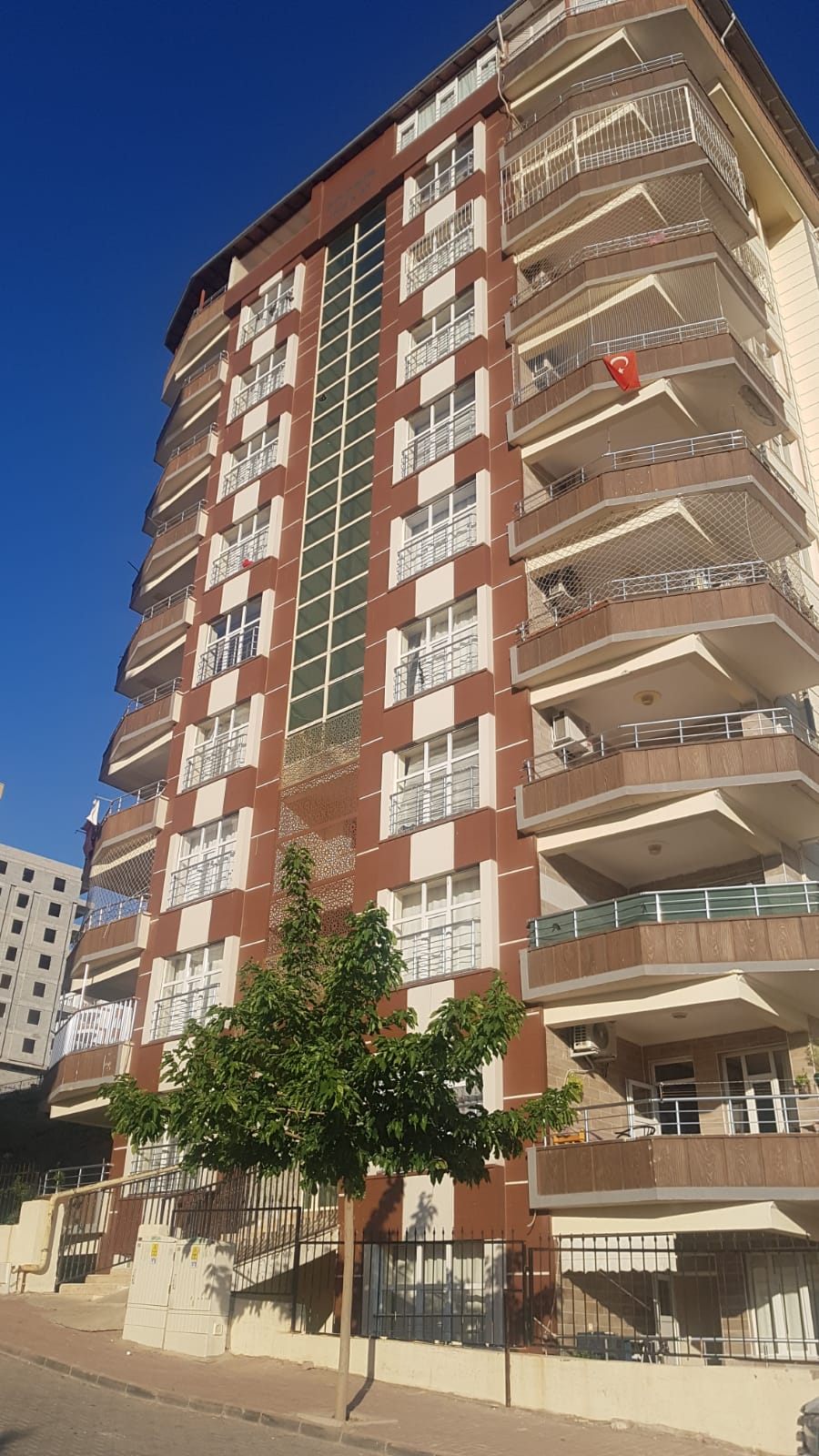 KARAKÖPRÜ YAŞAMPARK YANINDA SATILIK 9. KAT 4+1 ODALI DAİRE 