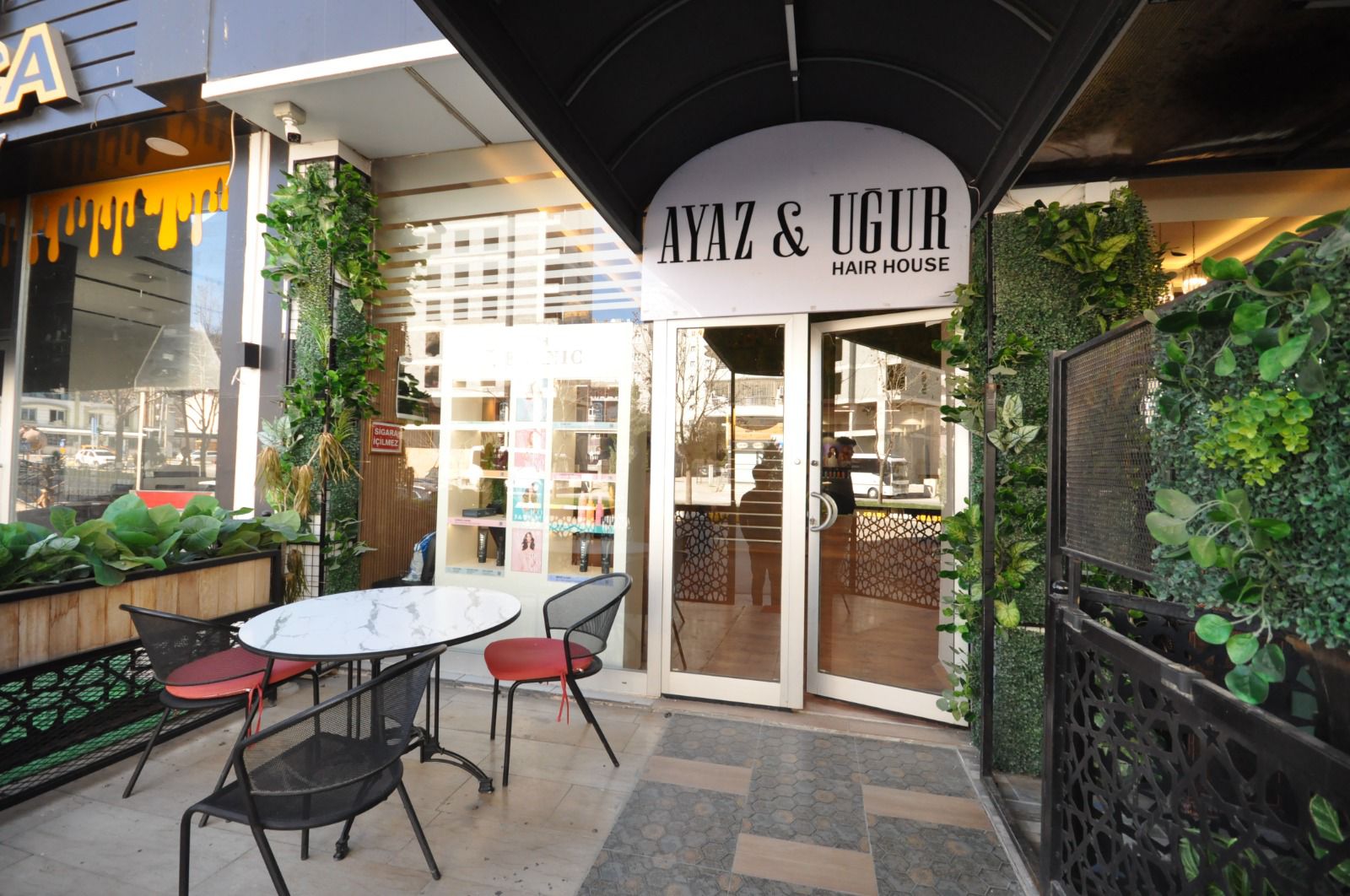 KARAKÖPRÜ NAR KAVŞAĞINDA MERCAN SİTESİ ALTINDA 3 KATLI SATILIK DÜKKAN