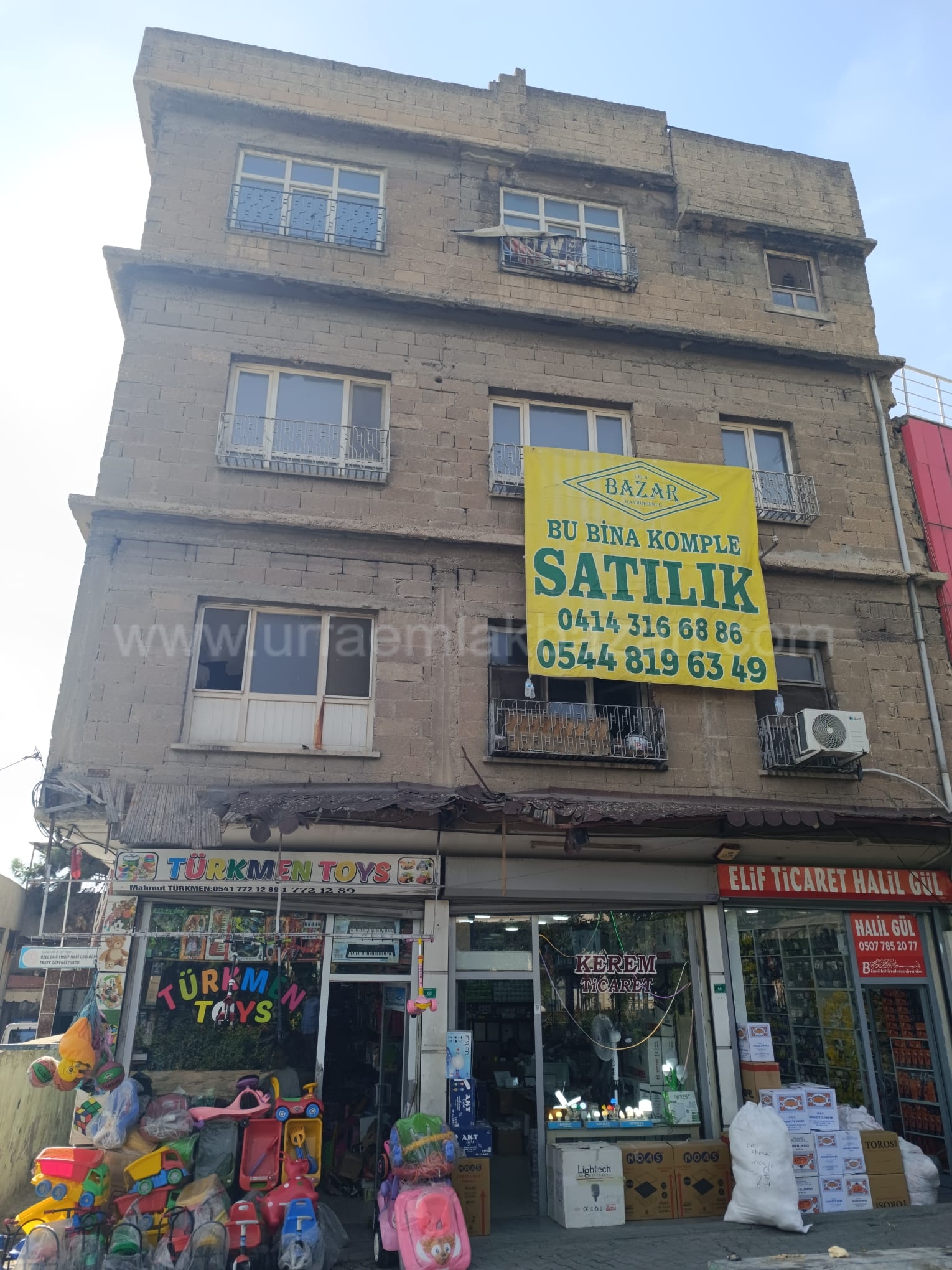 KAPAKLI PASAJI YANINDA SATILIK KOMPLE BİNA 