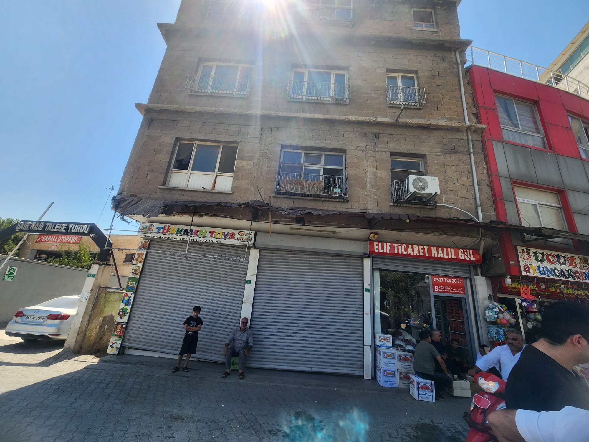 KAPAKLI PASAJI YANINDA SATILIK KOMPLE BİNA 