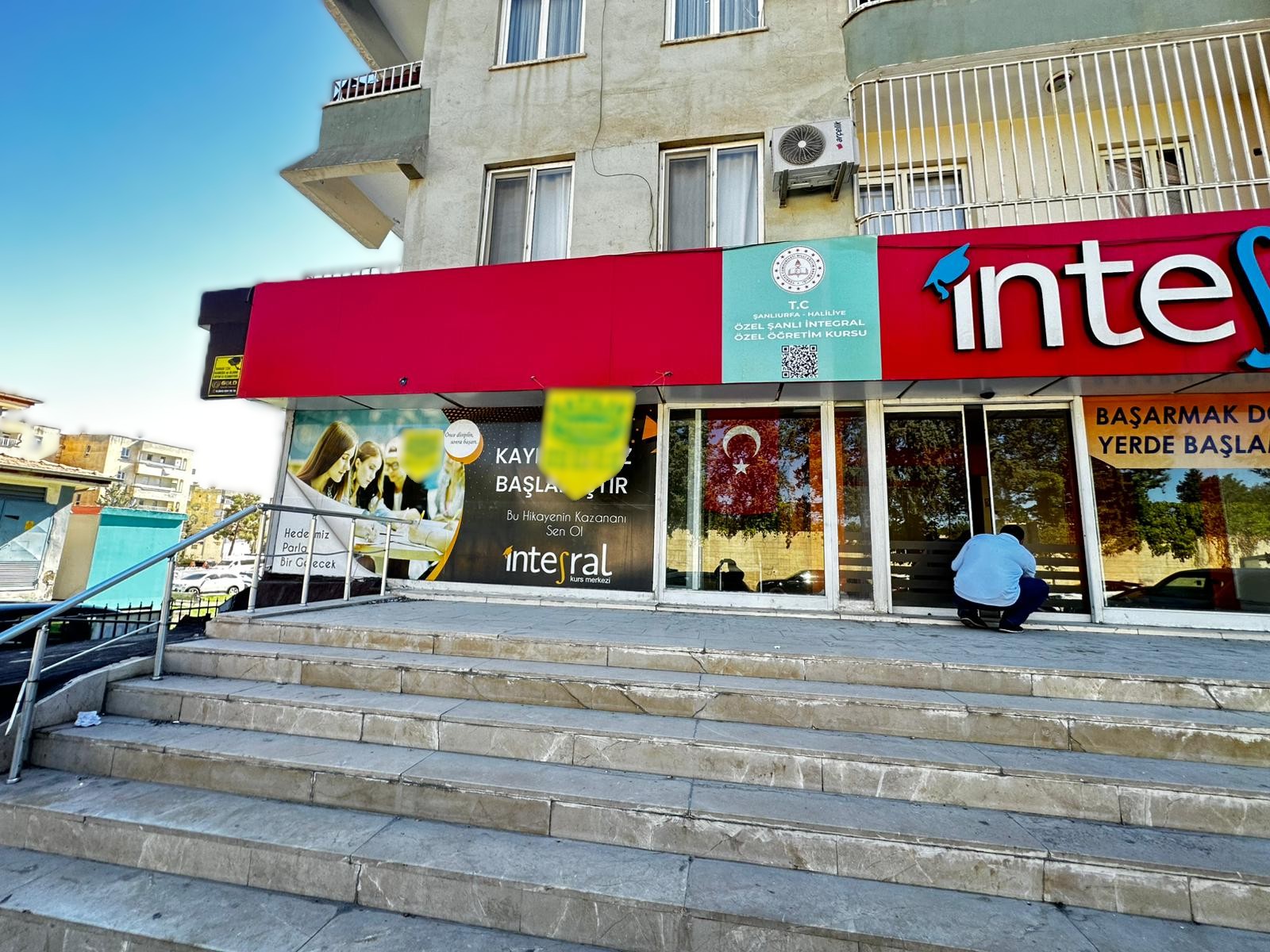EMNİYET CADDESİ EMNİYET TAKSİ KARŞISINDA KOMPLE BİNA ALTI 600M2 DÜKKAN 