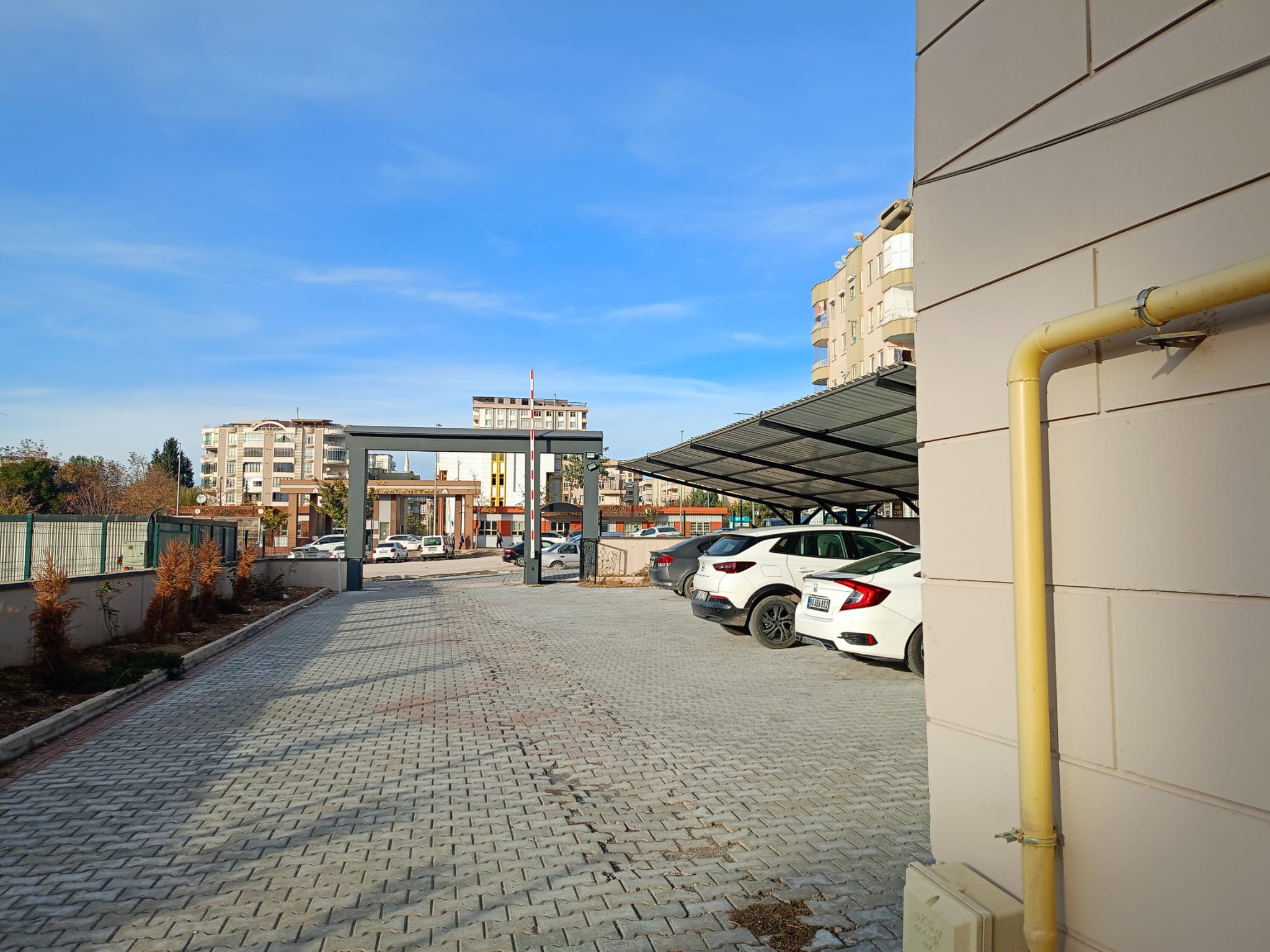 KARAKÖPRÜ BELEDİYESİ KARŞISINDA 4. KAT 4+1 ODALI SATILIK DAİRE 