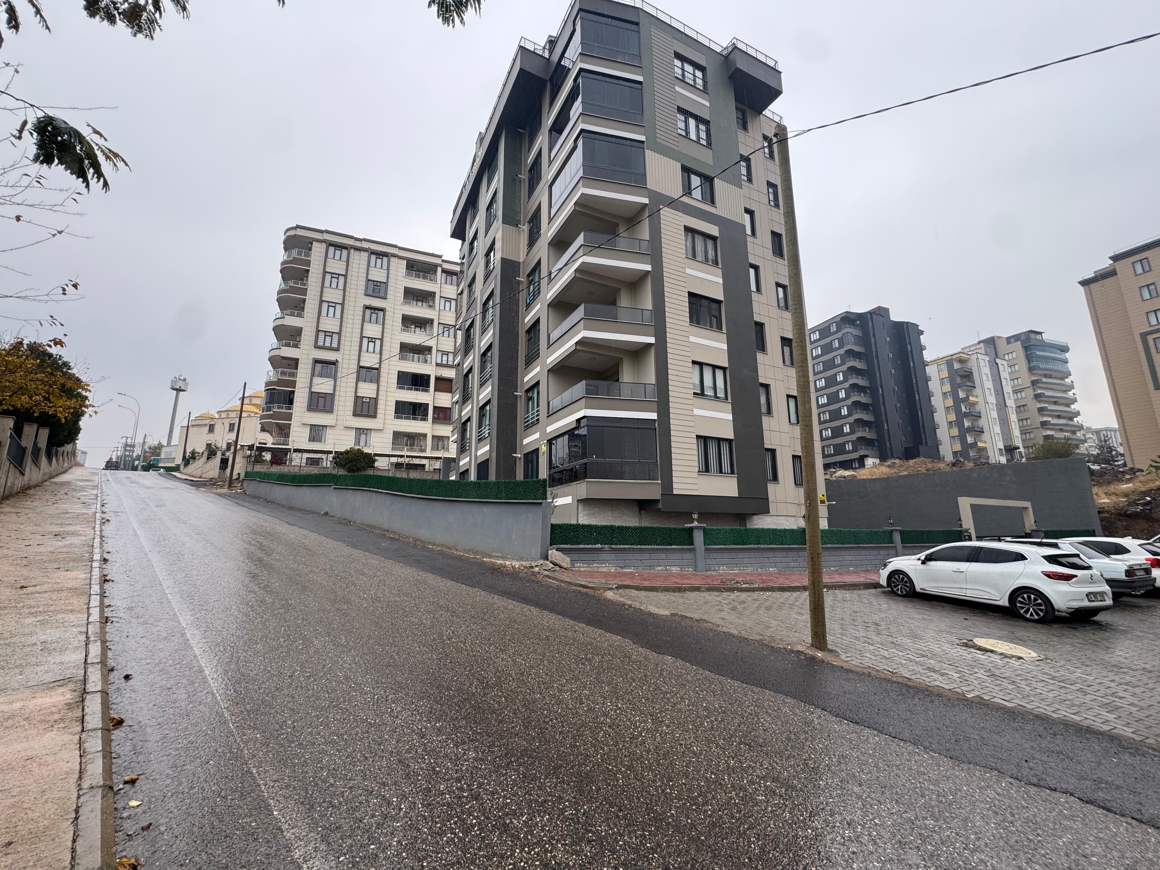 KARAKÖPRÜ GÜZELŞEHİRDE SATILIK DUBLEKS 8+1 ODALI 