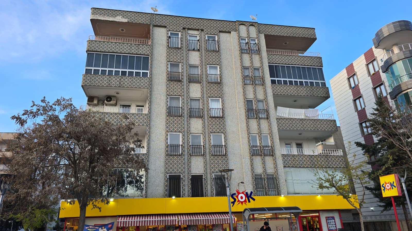 REFAHİYE MAH.ESKİ ÖĞRETMENEVİ CAD.KARŞISI ŞOK MARKET ÜSTÜNDE 2.KAT 4+1 ODALI KİRALIK DAİRE