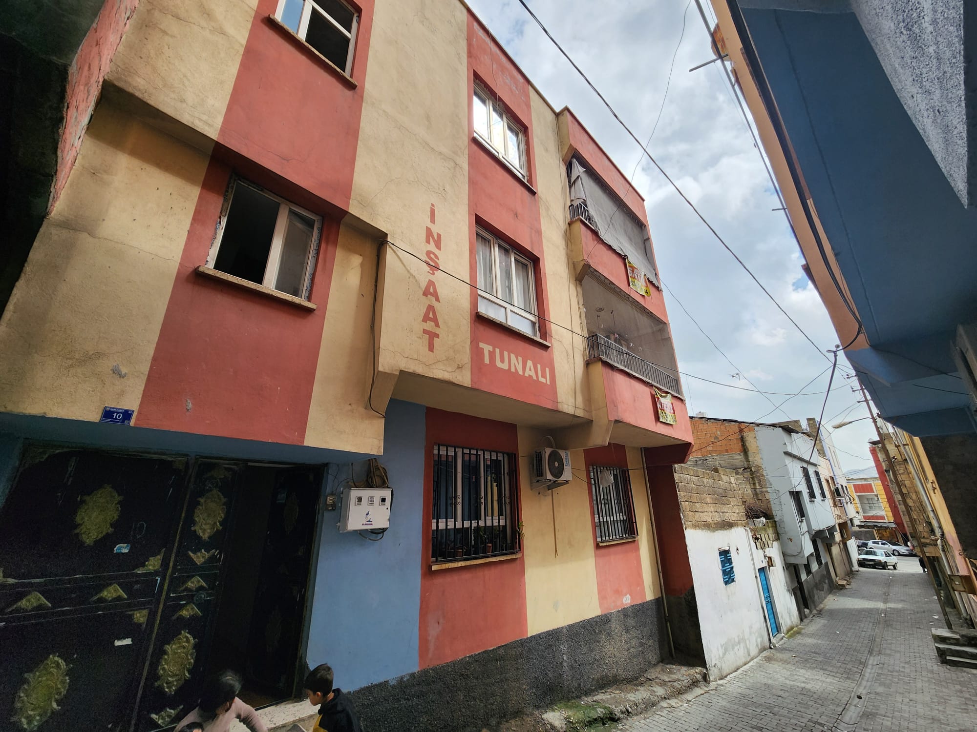 HALİLİYE SÜLEYMANİYE MAH.GÖBEĞE YAKIN EN ÜST KAT 2+1 ODALI SATILIK DAİRE 