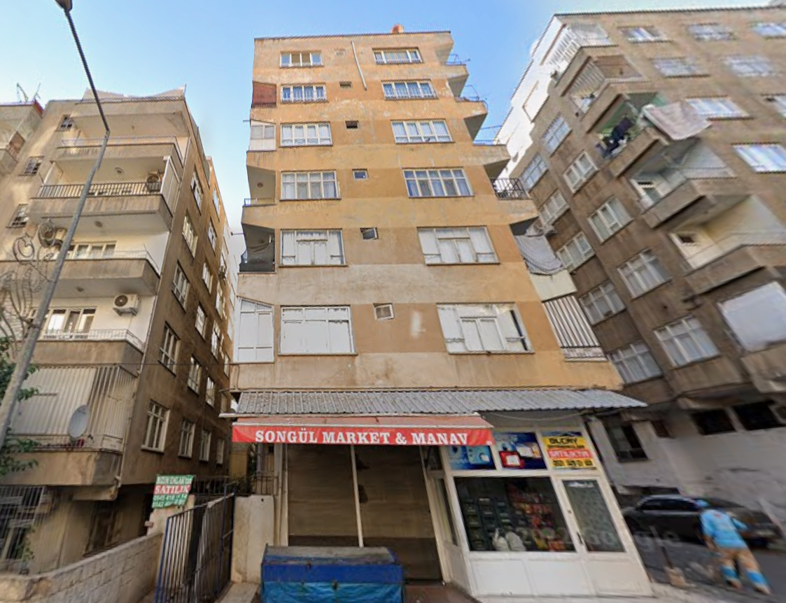 BAHÇELİEVLER ÇAMLIK CADDESİ 91. SOKAKTA 6. KAT 3+1 ODALI SATILIK DAİRE 